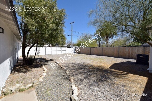 Building Photo - Modern and Spacious 3 Bed 2 Bath with Desi...