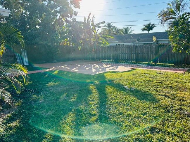 Building Photo - 1659 Magnolia Ln