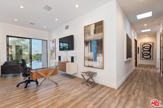 Building Photo - 920 Linda Flora Dr