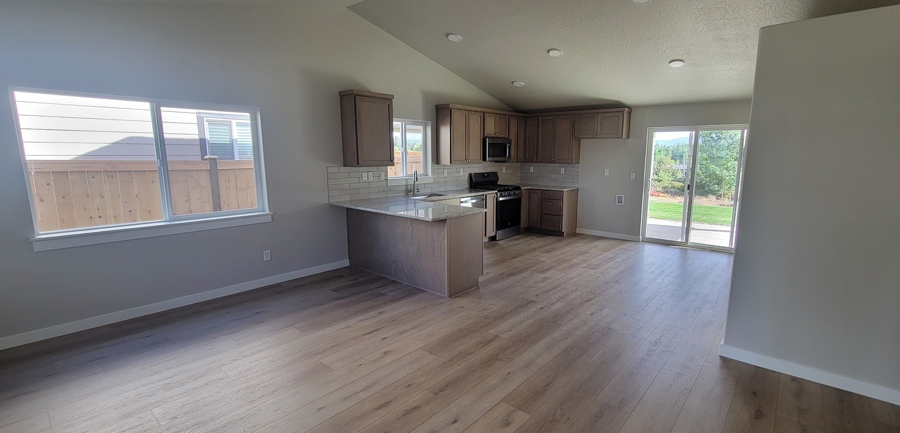 Kitchen & Eating Areas - 5101 Holly St