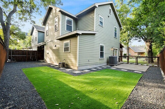 Building Photo - 3207 Holton St
