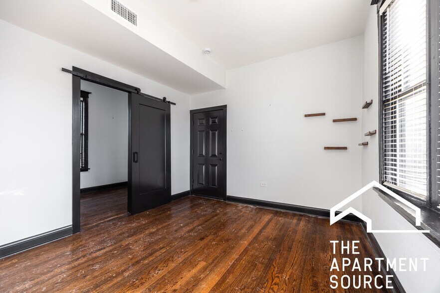 Building Photo - 2842 W Augusta Blvd