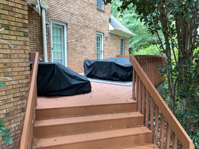Building Photo - 126 Dewberry Ln