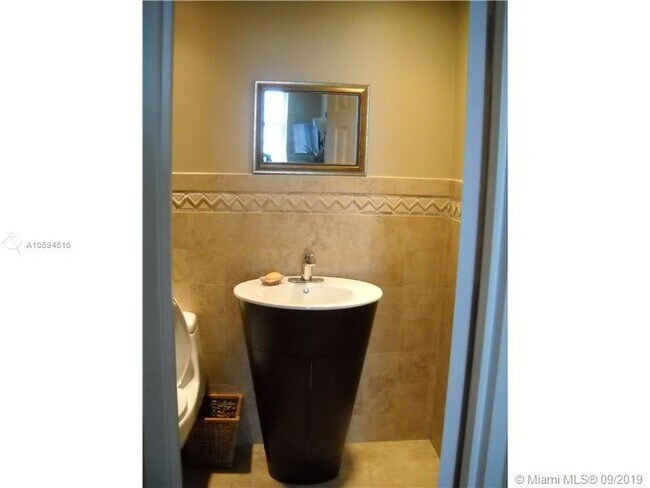 Building Photo - 3901 S Ocean Dr