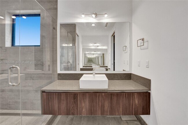 Building Photo - 3465 SW 3rd Ave