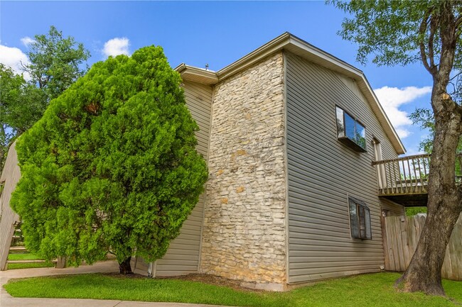 Building Photo - 903 Taulbee Ln