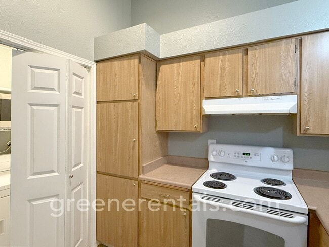 Building Photo - 2BR/1.5BA 3rd Floor Condo Overlooking Sinclair Inlet