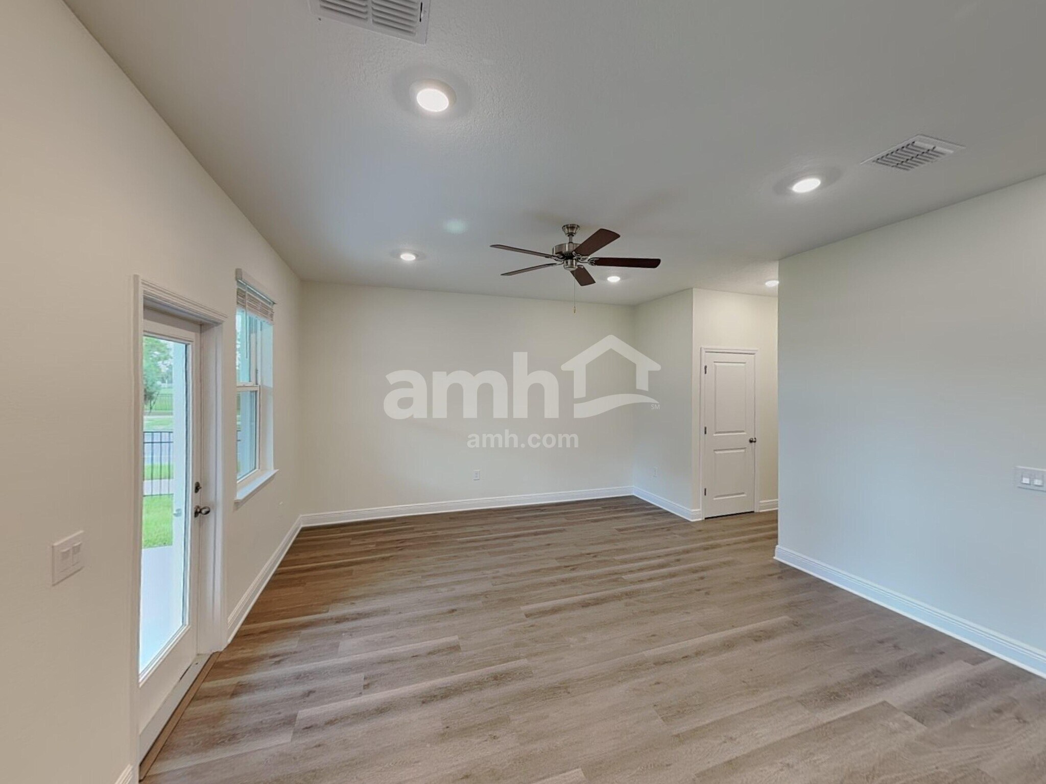 Building Photo - 6004 Pinewood Ests Dr