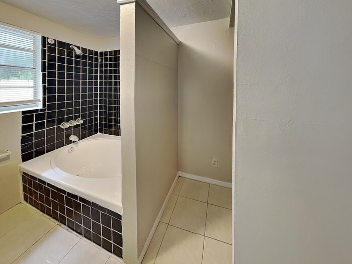 Building Photo - 802 Lincoln Ave