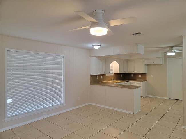 Building Photo - 713 Clubside Dr