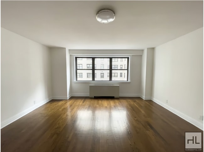 Building Photo - 400 E 89th St