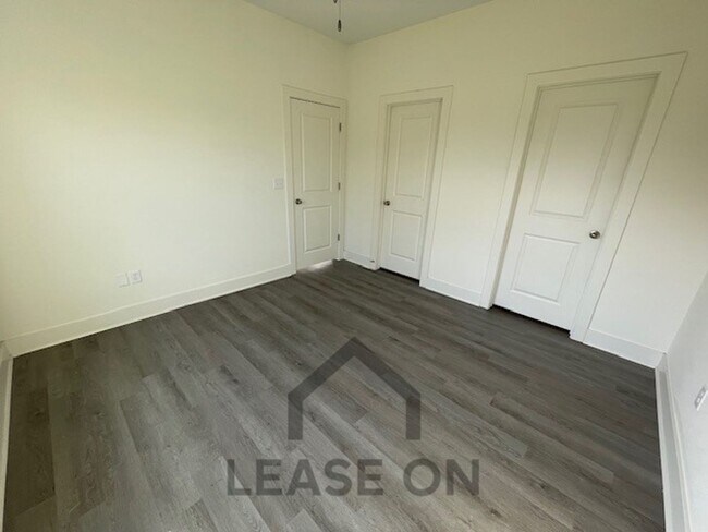 Building Photo - 1753/55 Hickory