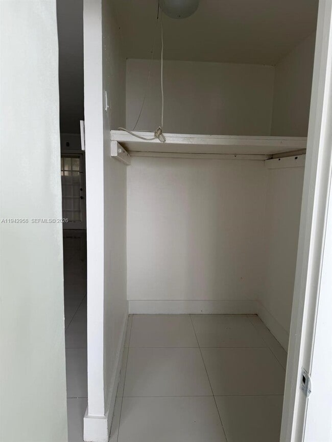 Building Photo - 825 Euclid Ave