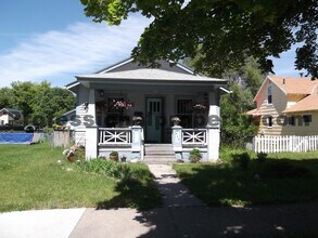 Building Photo - Two Bedroom Home in the Rose Park Neighbor...