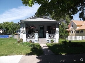 Building Photo - Two Bedroom Home in the Rose Park Neighbor...