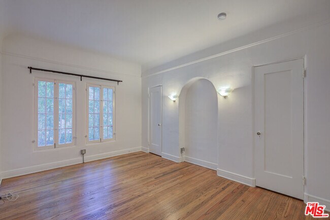 Building Photo - 4427 Finley Ave