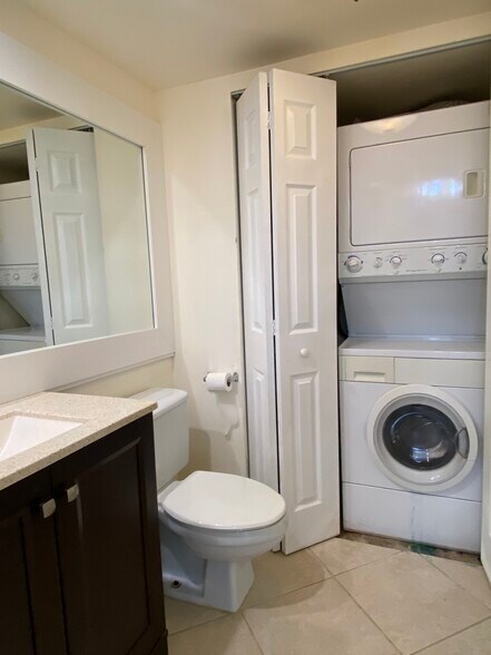 Building Photo - 1116 11th Ln