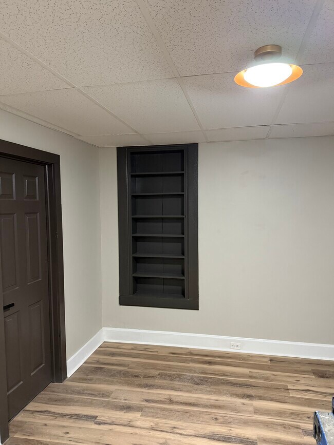 Building Photo - 415 S James St