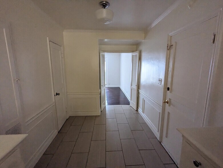 Building Photo - 346 N Palm Dr