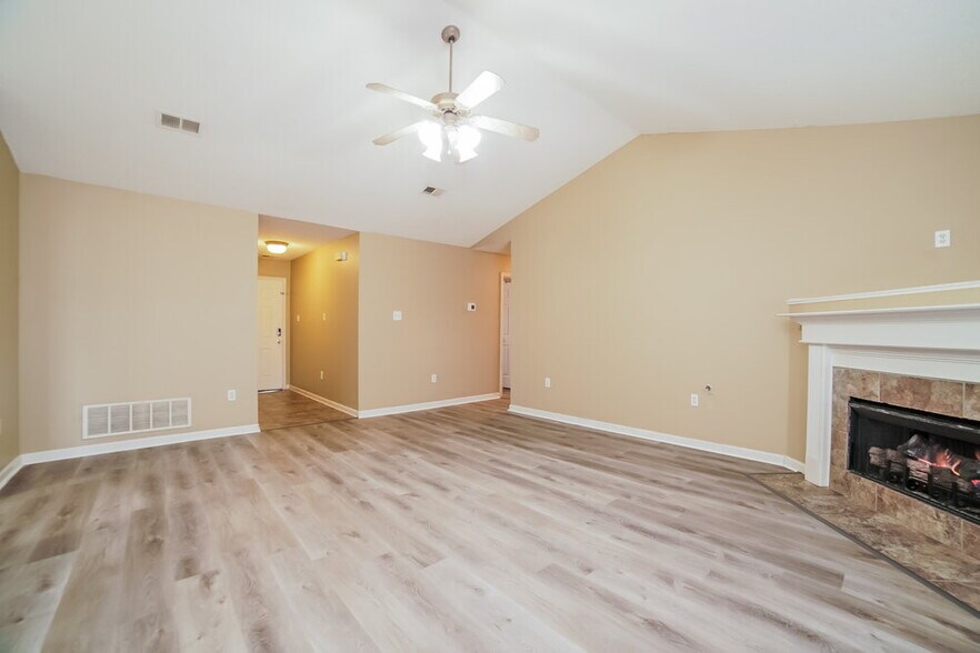 Building Photo - 6932 Wrenwood Dr