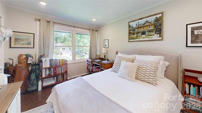 Building Photo - 640 Manhasset Rd