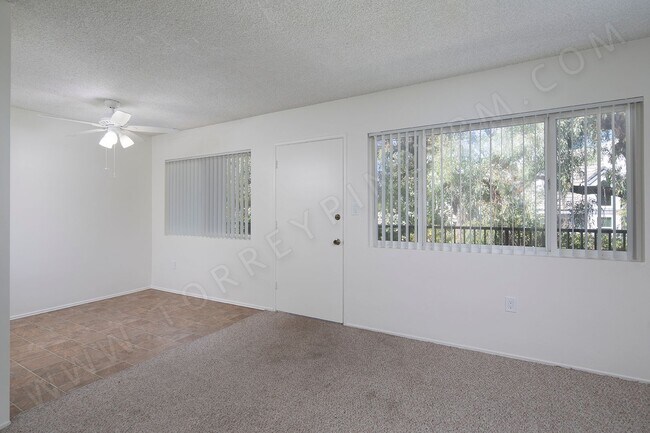 Building Photo - Charming 2 BR Near Sunset Cliffs with 2 Pa...