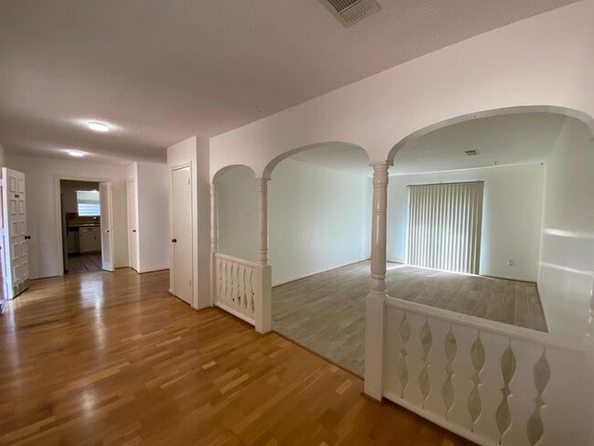 Building Photo - 12710 Shady Knoll Ln