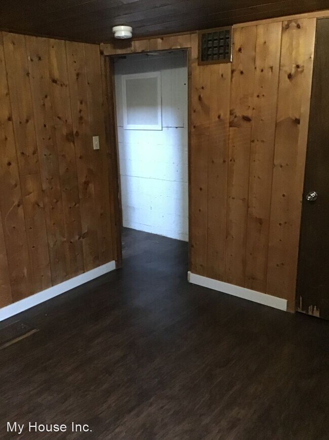 Building Photo - 3 br, 1 bath House - 1120 West Myrtle Street