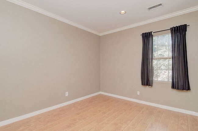 Building Photo - Stunning Upgraded Home in Irvine’s Premier Woodbury Community
