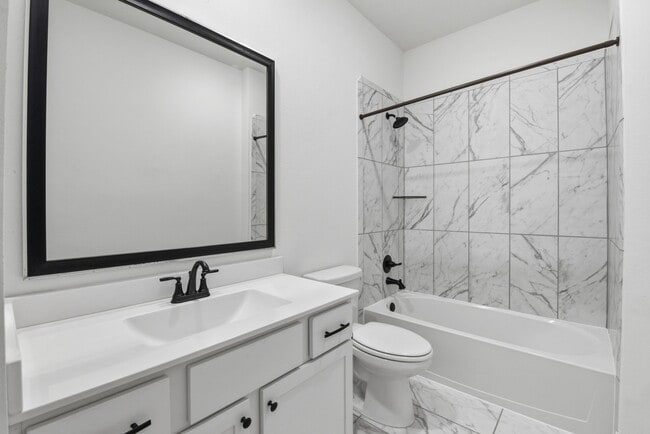 Building Photo - 15155 Colorado Bnd Pk Dr