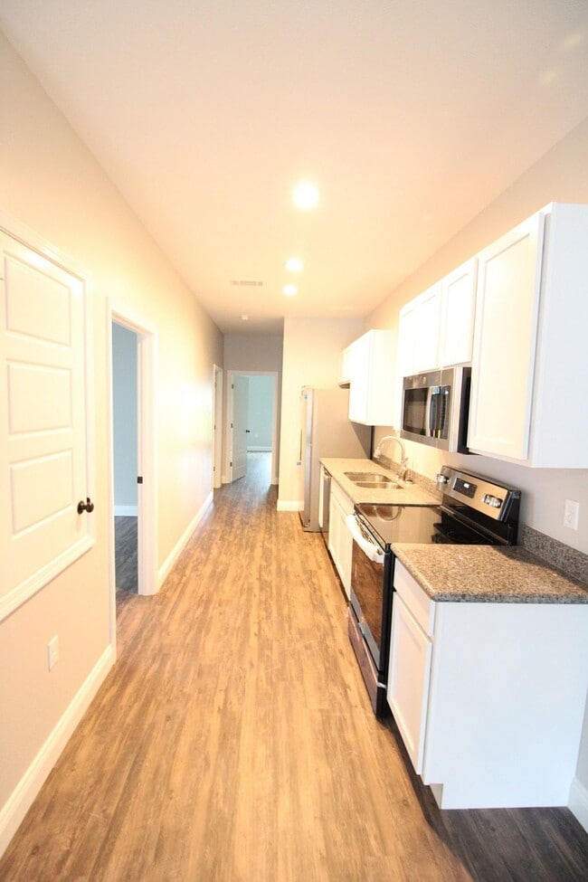 Building Photo - 211 Lacey Eden Ln