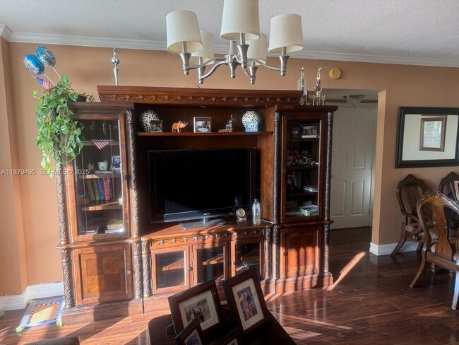 Building Photo - 2665 SW 37th Ave