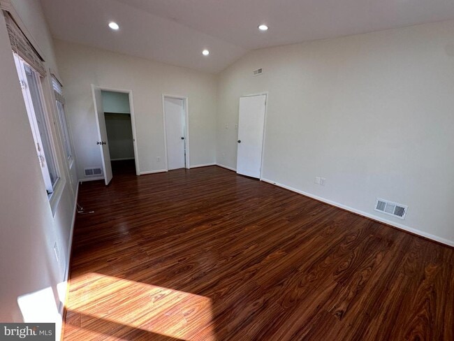 Building Photo - 307 Newman Ct