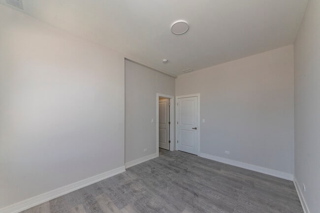 Building Photo - 3132 S Lituanica Ave