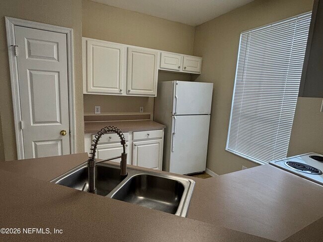 Building Photo - 13703 Richmond Park Dr N