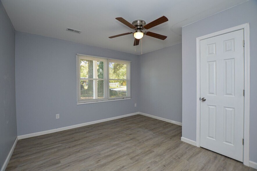 Building Photo - 5385 Macy Grove Rd