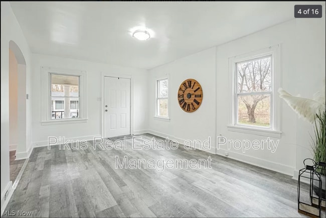 Building Photo - 1033 Chandler Ave