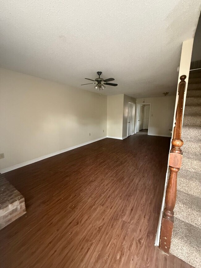 Building Photo - 3033 Toulon Dr