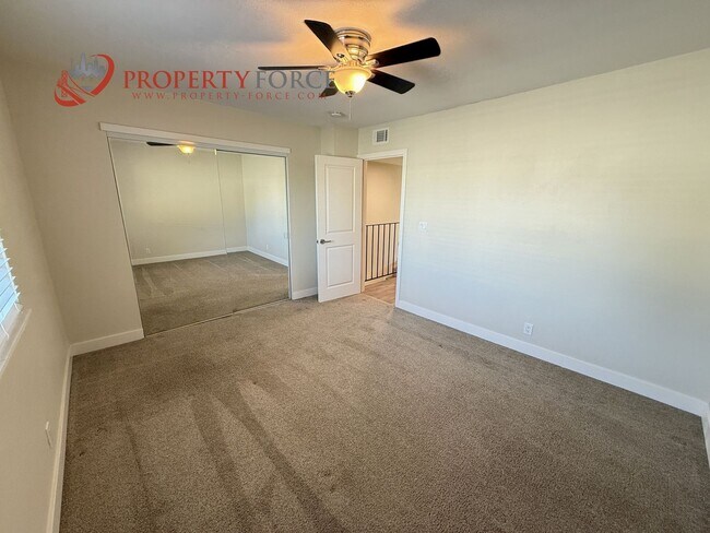 Building Photo - 946 Tamarack Ln