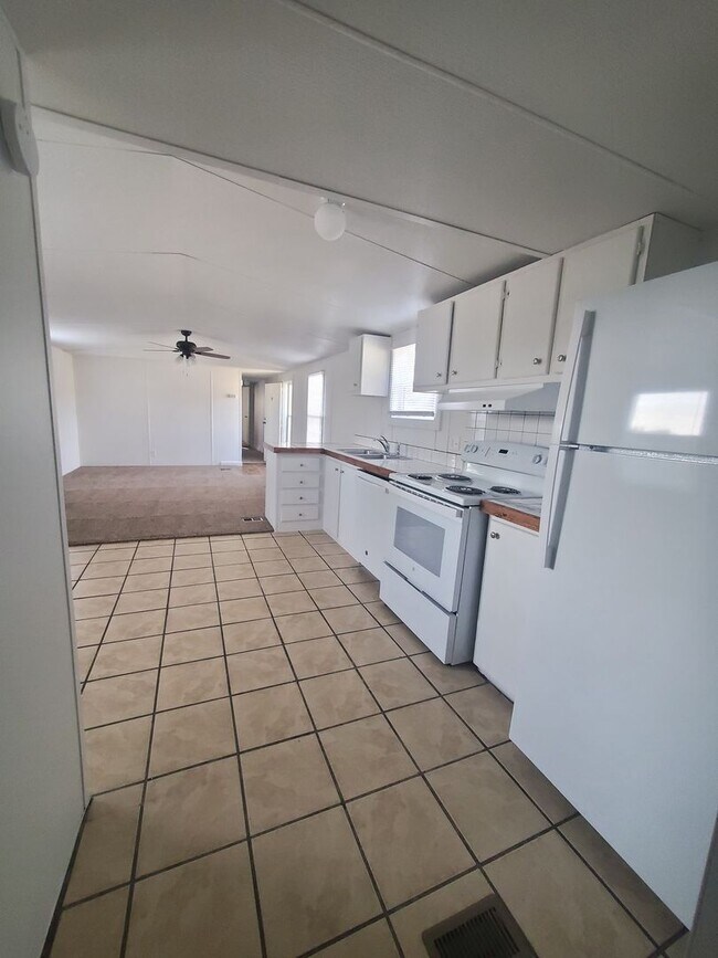 Building Photo - Ready to move in!