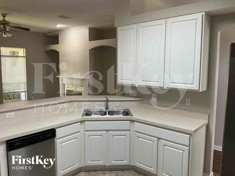 Building Photo - 4592 Royal Port Dr