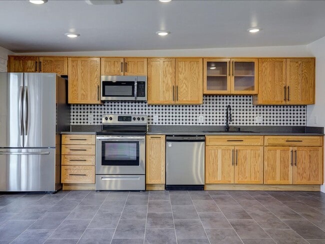 Building Photo - 8551 E Lee Pl