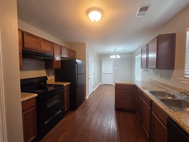 Building Photo - 1315 Crosstown Ct