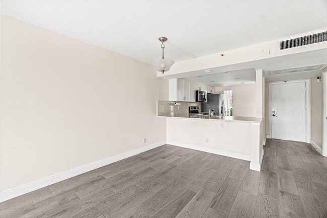 Building Photo - 17 Royal Palm Way