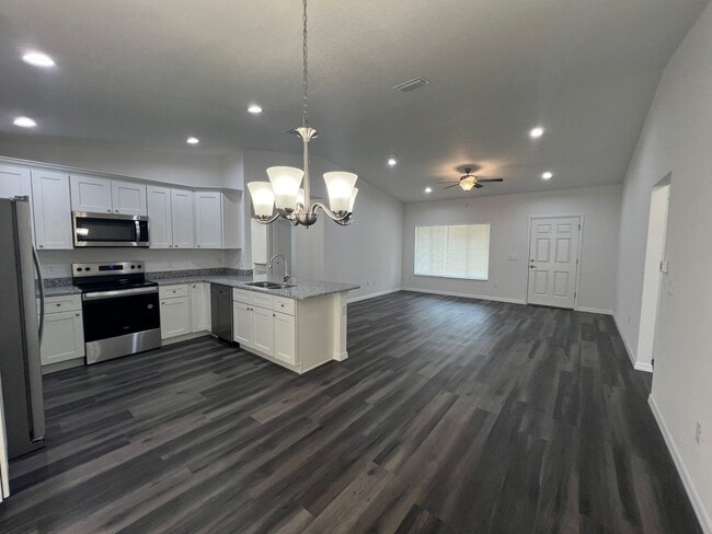 Building Photo - Beautifl Bedroom / 2 Bath Home in Ocklawaha!