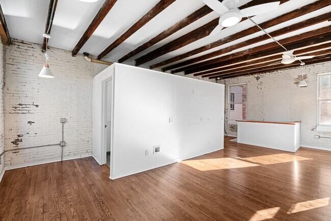 Building Photo - 116 Turner St