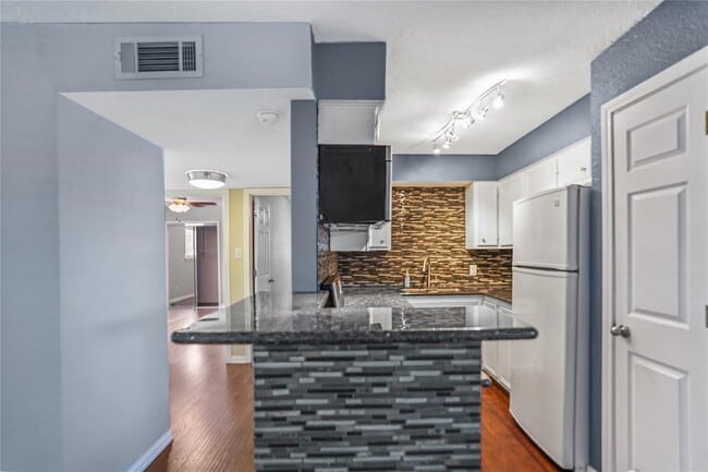 Building Photo - 419 Marshall St