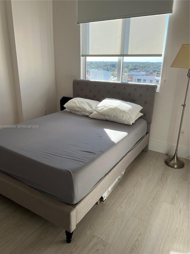 Building Photo - 18800 NE 29th Ave