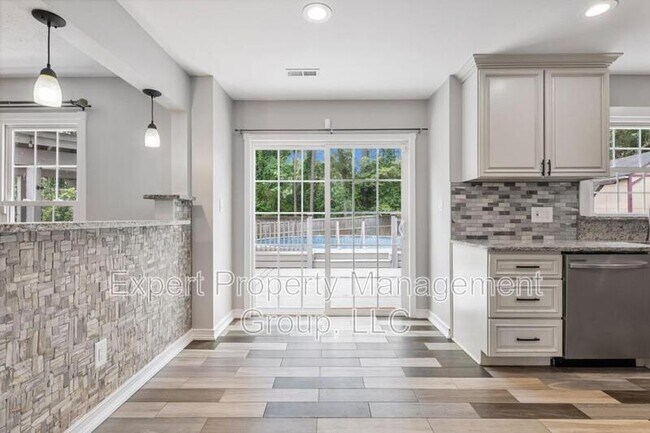 Building Photo - 2470 Lull Water Dr