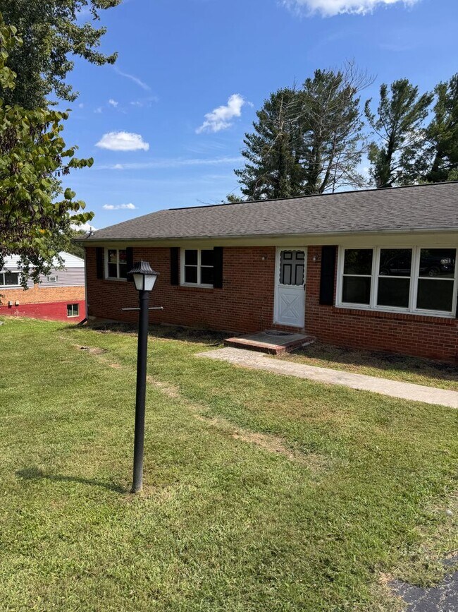 Building Photo - 104 Westburg Dr